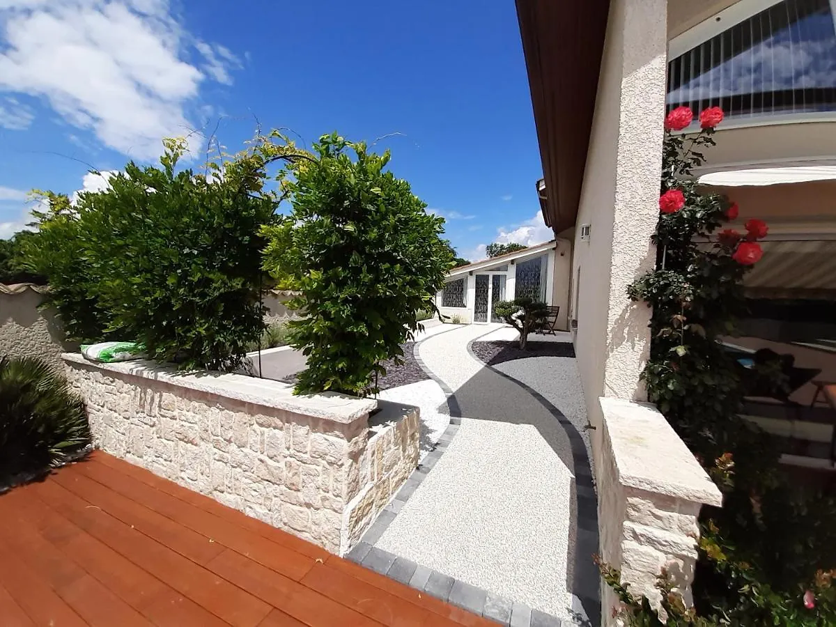 Bed & Breakfast Un Petit Coin De Paradis A Haute Jarrie